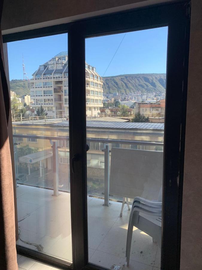 Apartment Three Bedroom In Saburtalo 트빌리시 외부 사진