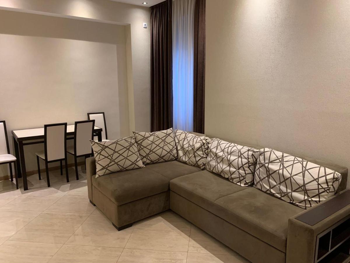 Apartment Three Bedroom In Saburtalo 트빌리시 외부 사진